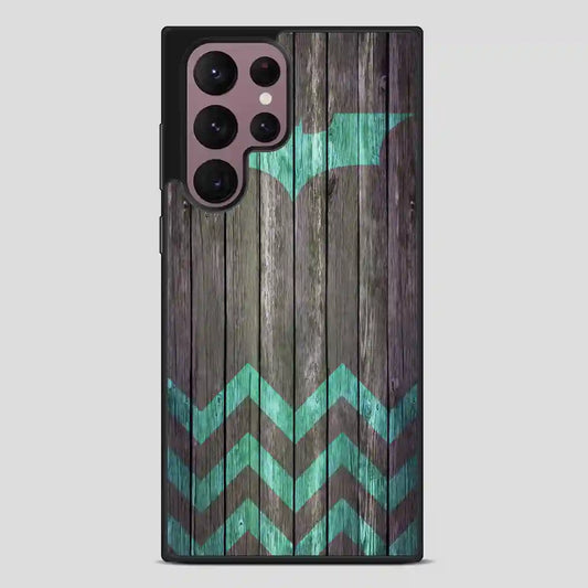 Bat And Chevron On Dark Wood Samsung Galaxy S22 Ultra Case