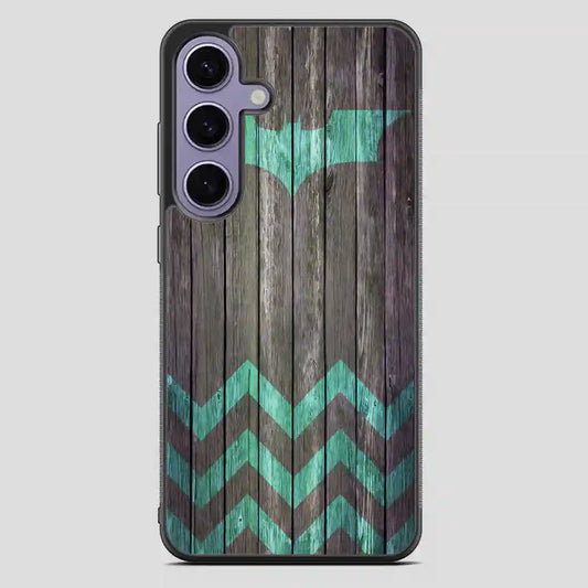 Bat And Chevron On Dark Wood Samsung Galaxy S23 FE Case