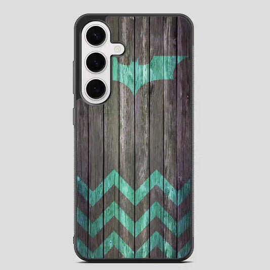 Bat And Chevron On Dark Wood Samsung Galaxy S24 Plus Case