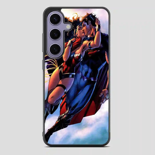 Superman And Wonder Woman Kiss Samsung Galaxy S24 Case