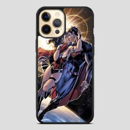 Wonder Woman Kiss Superman iPhone 12 Pro Case