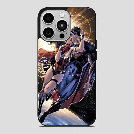 Wonder Woman Kiss Superman iPhone 14 Pro Case